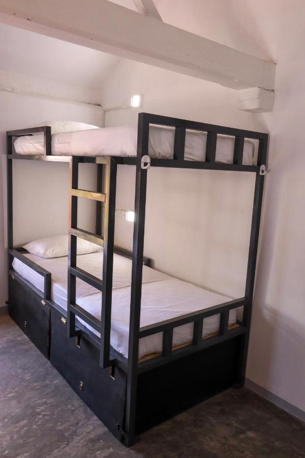 Why Not Backpackers Hostel Mirissa Buitenkant foto